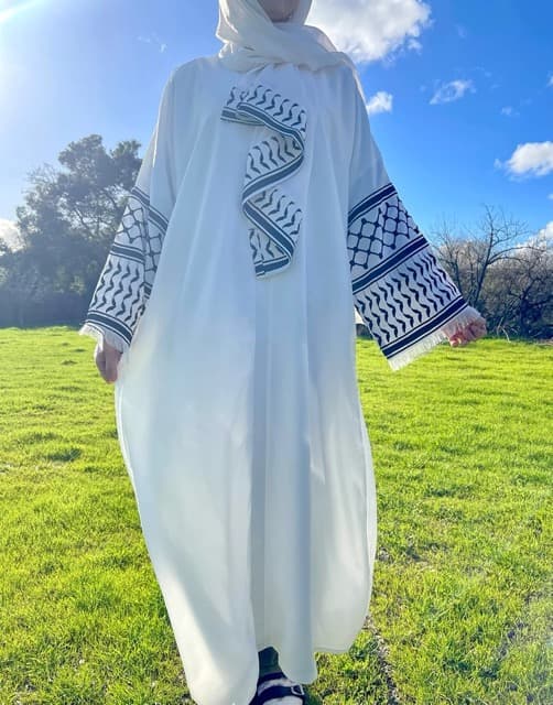 Simple Kuffiyeh White Abaya